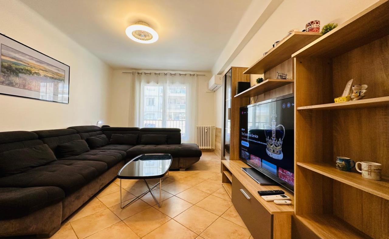 The Nice - 3 Rooms, 3Air Cond, 3Tv, 3Fans, 2 Wc, Wifi Everywhere 5Min Aeroport, Train, Beach, 1Min Tram, 15 Min Centre, Port, Parking Possible ภายนอก รูปภาพ